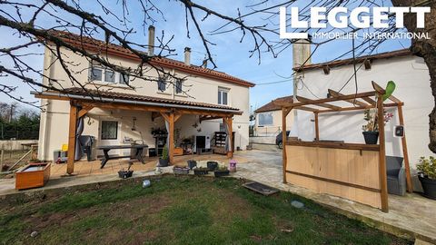 A27025ELM17 - Located in the town of Montendre in Charente Maritime, this 1950s house offers you a nice living space with access to all shops, doctors, schools, train and much more. On 2 levels, on the ground floor you will fine a kitchen/dining room...