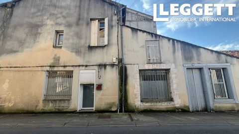 A26724CAH33 - A building offering an investment opportunity. This was used for many years as commercial premises with accommodation upstairs. The good can continue to serve these two functionalized purposes. The ground floor has an area of ​​67 m2, a...