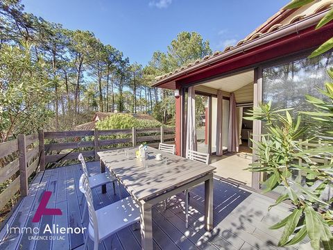 Close to the beach and the golf course, come and discover this pretty detached house with a view of the Landes pines. On the ground floor, you can enjoy a spacious and bright living room, a large kitchen, a sleeping area, a bedroom that can accommoda...