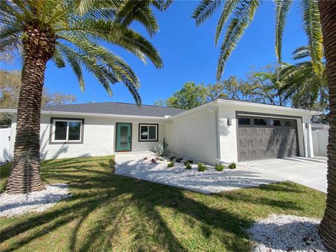Custom Built 2024 Home with a prime location in Eastwood Oaks! A non HOA community within the City of Sarasota limits allowing Short Term Rentals to generate income. Close to Downtown Sarasota, the Legacy Trail (located at back of neighborhood), Beac...