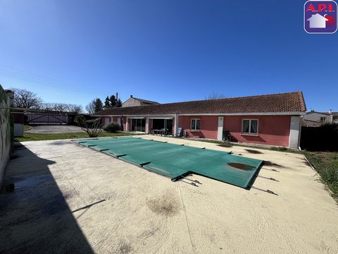 SINGLE-STOREY HOUSE WITH POOL Located in the Cannonges district, discover this large house of more than 145 m² on a plot of 840 m². This old loft consists of a large living room of more than 70 m² entirely open to a sleeping area of 2 bedrooms with t...