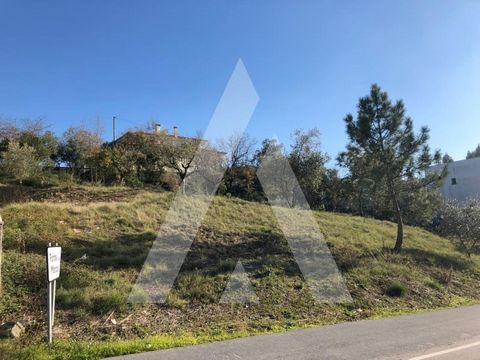 Excellent construction site located in Porto de Mós. It is situated in a quiet and peaceful area surrounded by townhouses. Great for building your dream home..! 1130236/19 LR
