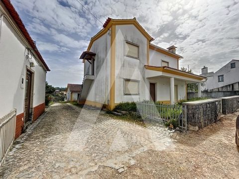 House T5 in Ansião, Leiria. Implanted in a plot of land of 1292m2 in residential area of villas. This villa is divided by three floors, The first floor consists of: - three bedrooms all of them with built-in wardrobes and balcony; - a suite with clos...