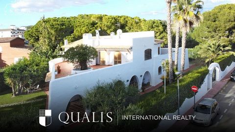 In the quiet and distinguished area of ​​Masía Blanca, surrounded by exceptional properties, we find just 190 meters from the beach, this magnificent property with a classic and timeless Mediterranean style.   Generous in its size, with 328m2 and eve...