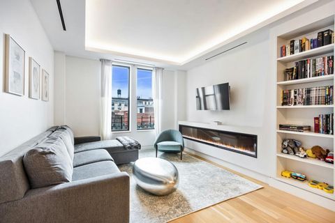 Come home to impeccably renovated apartment #77 at 532 West 111th Street, a large residence on a charming, tree-lined block of the Upper West Side. Enter this rare 3 bed / 3 bath with office space and discover an airy and open floorplan, boasting 9.4...