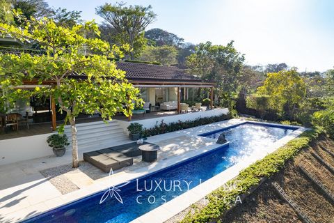 Green Lirata House Casa Lirata Verde, where elegance meets comfort in a stunning setting, is a one-of-a-kind property. Situated on a strategically chosen plot to maximize panoramic views of the valley and majestic surrounding mountains, this residenc...