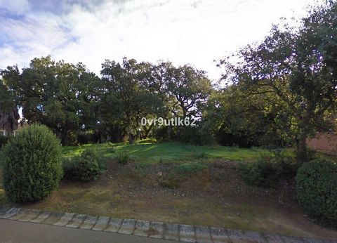 Plot of 1480 m2 for sale in the Sotogrande Costa Urbanization. The land is sold with a building permit already approved and with an architectural and execution project already carried out. In the project, the architecture projects a 300 m2 house, 4 b...