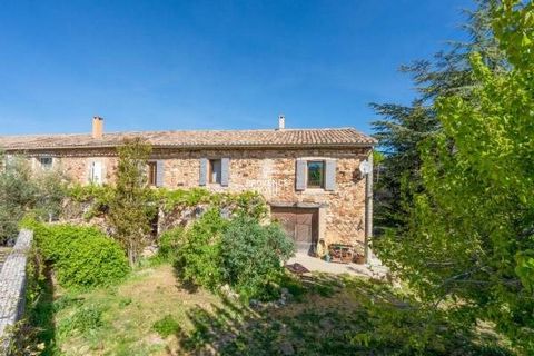Provence Home, real estate agency, is offering to sell in a calm setting in one of the most sought-after locations near Roussillon, roughly 4 km away from the village. HOUSE SURROUNDINGS Situated in a peaceful environment, amidst vineyards and lavend...