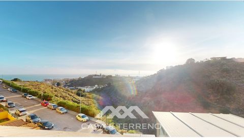 Bienvenue à cette incroyable opportunité de logement à Torre de Benagalbón, un endroit où le confort et les vues panoramiques sur la mer se fondent pour vous offrir un style de vie unique ! Cet appartement magnifique de trois chambres est méticuleuse...
