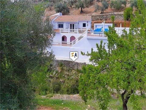 This ready to move into, spacious, detached 3 to 4 Bedroom, 3 bathroom Cortijo with a private Pool, Garage and Sun Terraces, comes beautifully presented with a good sized plot of 761m2. It is situated in the charming Spanish village of Las Grajeras j...