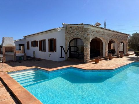 SEA VIEW - 3 ROOM HOUSE WITH SWIMMING POOL This house / villa of 280 m² (about 3010 ft²), with a land size of 5000 m² (about 1,24 acres) comprises 3 rooms including 2 bedrooms. It overlooks the sea and faces south. It has three bedrooms, a fitted kit...