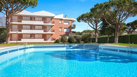 Apartment of 90 m2 on the second floor, just 650 meters from the beaches of Llafranc and Calella de Palafrugell. It has a living-dining room with access to a large and sunny terrace. Open, fully equipped kitchen. It has two double bedrooms with built...