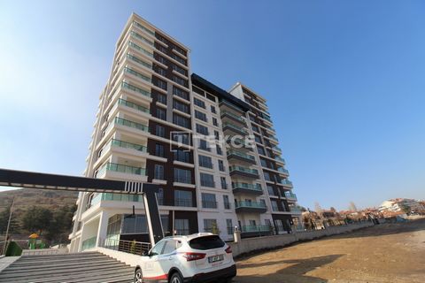 Nieuwe Appartementen in Complex met Uitzicht op de Vallei in Ankara Altındağ Appartementen te koop in Ankara bevinden zich in Altındağ, een ontwikkelings- en voorkeursgebied. Er is een dynamische omgeving met verschillende sociale en culturele intera...