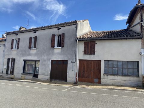 Village house of about 180 m2 with an old forge of approx. 50 m2 and a garden with open views of the countryside. The house consists of: a kitchen of 20.5 m2 Bedroom No. 1 on the ground floor of 18 m2 Large living/dining room of 51 m2 and a garage of...