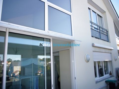 Koté immobilier offers you a duplex of 103 m2 in the city center of Tarbes. It consists of an entrance, a bedroom, a toilet, a shower room, a fitted kitchen, a living-dining room opening onto the veranda which is extended by a terrace. The outdoor ar...