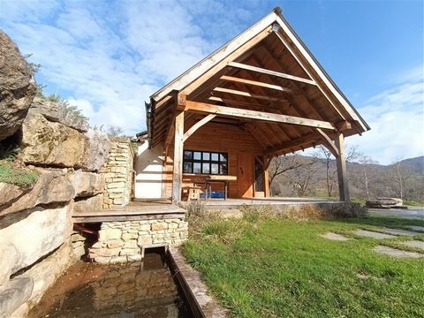 In a preserved natural setting, nestled on a hill, sheltered from any noise pollution, this old hamlet is located 5 minutes from all shops, 30 minutes from Rodez airport and 15 minutes from Conques, a village picturesque, listed as a UNESCO World Her...
