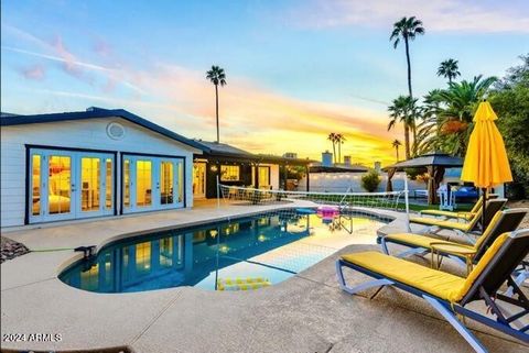 Move-in ready! This spacious, modern and private retreat with a heated pool is in the highly desirable 85254 zip code where Phoenix meets North Scottsdale, and no HOA! Just 2 miles from Kierland Commons & Scottsdale Quarter...the best shopping & dini...