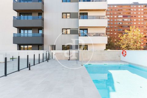 Loft de 50 m2 avec terrasse et vues dans la région de El Cabañal - El Grau, Valencia.La propriété a un chambre, 1 salle de bains, piscine, 1 place de parking, climatisation, armoires intégrées, balcon, jardin et chauffage. Ref. VV2403038 Features: - ...