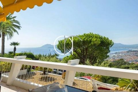 This 2-room apartment, which can be converted into a 3-room, offers panoramic views of the Bay of Cannes, the Lérins islands and the Esterel in a luxury residence with swimming pool. The apartment, with a surface area of 74,70 sq.m, comprises an entr...
