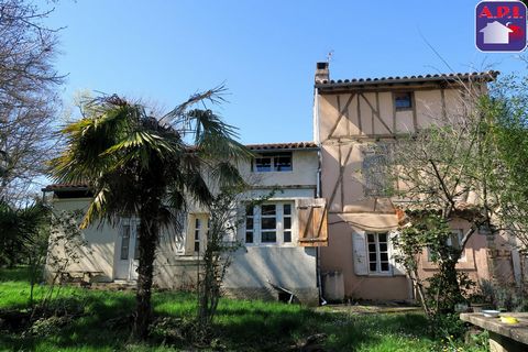 Mirepoix/Pamiers axis, semi-detached hamlet house on a side of approximately 140 m² of living space, on wooded land of 3120 m², including 2260 m² buildable. Entrance hall, large living room with fireplace, separate kitchen area, office, 4 bedrooms in...