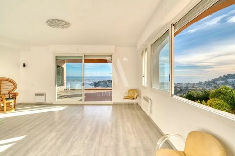 Located in the peaceful area of Le Hameau in Roquebrune Cap Martin, this top-floor apartment is part of a small condominium of 6 units. The residence boasts amenities such as a pool, garden, and elevator. Facing south, the apartment enjoys a dominant...