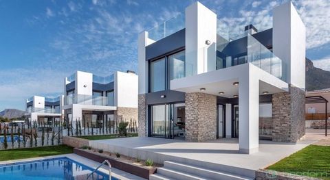 Ett exklusivt projekt med utsikt över havet, beläget i ett prestigefyllt område, vars koncept är en betoning på avskildhet och komfort. Husen har rymliga terrasser för att få ut det mesta av Spaniens underbara klimat. En design som tar hänsyn till va...