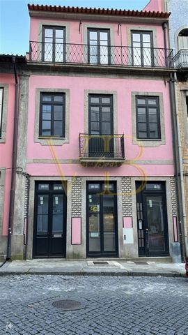 Charmoso apartamento T2 no Centro Histórico de Braga Localizado no centro histórico da cidade de Braga, este apartamento, ainda por estrear, faz parte de um prédio cuidadosamente remodelado, onde cada detalhe foi concebido para preservar o encanto da...