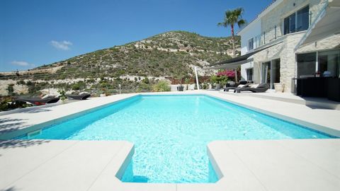 A 4 bedroom Villa located in the popular Peyia area with magnificent sea and mountain views. Peyia is located mainly on the steep coastal hillsides in Coral Bay, at the southern tip of the Akamas Peninsula, and is 14 km north of Paphos. Due to its sl...