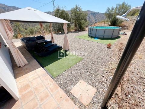 DETACHED HOUSE + PLOTS OF LAND, IN MONTES DE MALAGA NATURAL PARK Do you want to live in an independent house or continue with a tourist rental business? IT HAS A TOURIST RENTAL LICENSE, currently in operation. House of 54 m². plus 4 plots totalling 1...