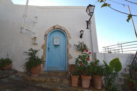 Located in Ierapetra. A very pretty 2 bedroom, 2 bathroom stone house of 70m2, located in the picturesque village of Kavousi, approximately 25km from Agios Nikolaos and 20km from Ierapetra town. The building is a total of about 80m2 on two floors (3 ...