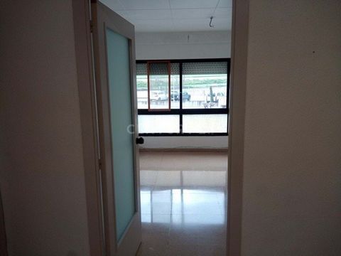 Local of 66m2 located in a residential building in Granollers, province of Barcelona. It is divided into 2 rooms and a bathroom, and has a kitchen. Located in an industrial area next to the retail stores at one of the entrances to the city. Local wit...