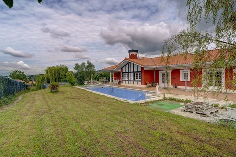 Welcome to this stunning Villa with Pool, magnificent single-storey residence full of amenities in an idyllic setting, 15 minutes by car from the centre of Bilbao and 1 kilometre from Loiu. This splendid villa enjoys a large plot of 3,600 m2 with imp...