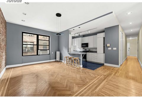 Overlooking tree-filled Lafayette Plaza, next to the Hudson River, this pre-war north and south facing two-bedroom co-op apartment has lots of light. The open plan windowed kitchen has a breakfast bar, dishwasher, gas range and plenty of cabinet spac...