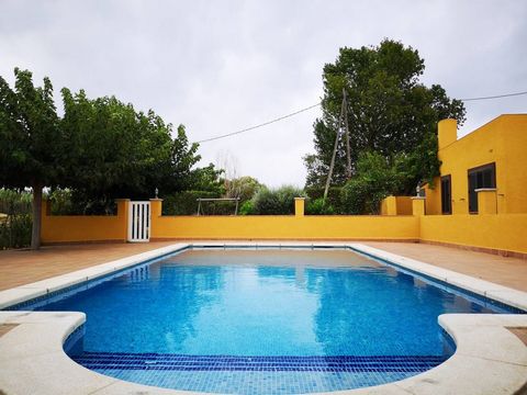 Spectacular Isolated Masia with privileged views in Alt Empordà, just 10 minutes from the beaches of the Costa Brava. This impressive 570m2 masia offers an exclusive lifestyle with a large pool area and barbecue to enjoy with friends and family. Loca...