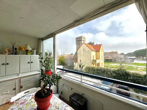 Te koop in Port-Saint-Louis-du-Rhone (13230), Bouches-du-Rhone (13), T2-appartement van 25m2 met loggia, met een helder en panoramisch uitzicht. Ontdek dit charmante appartement met één slaapkamer, gelegen op een steenworp afstand van de Rhône, dicht...