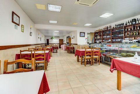 TAKEOVER: Lease value: 254/month Goodwill Value: 100,000 Restaurant with an excellent location, located in one of the central streets of Montijo, with a loyal clientele and constant pedestrian crossing. It has 60 seats, a modernly equipped kitchen, c...