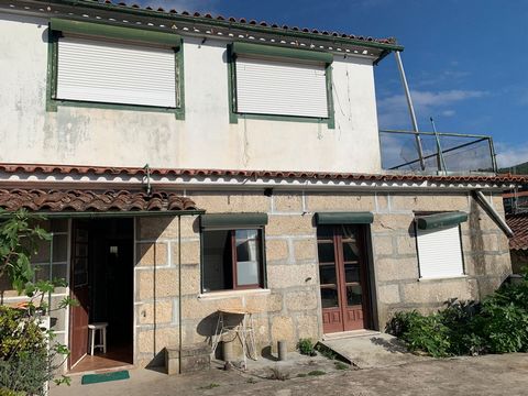 **Charming House in São João de Rei, Póvoa de Lanhoso, with Spacious Land** Looking for the perfect balance between the serenity of rural life and proximity to urban amenities? This unique property is the answer! Located just 17 km from Braga and 7 k...