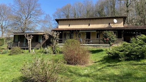 Small house with large garden, stream, and outbuildings. Come and discover this small house in Aspet, in an intimate and enchanting setting, while being close to amenities. Main house of 45m2 with a bedroom, a living room, a fitted kitchen, a bathroo...