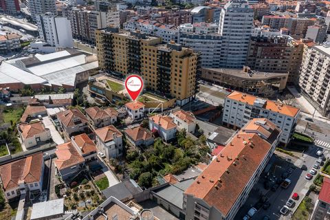 Located in Vila Nova de Gaia. This is a unique investment opportunity in a six bedroom villa in Vila Nova de Gaia. Consisting of three floors, including a partially buried basement, this property offers excellent return potential. The architectural p...