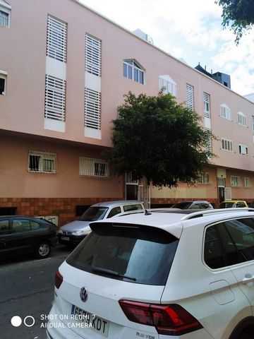 CENTURY 21 Guiniguada offers a large VPO apartment for sale very close to the famous Avenida de Canarias de Vecindario, overflowing with life thanks to the different leisure and restaurant establishments that this street contains. In this house you w...