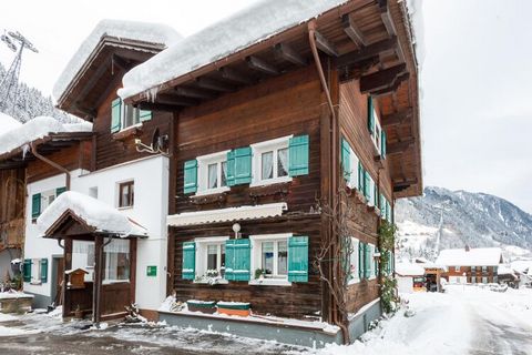 Dzięki eleganckiemu i wysokiej jakości wnętrzu ten dom wakacyjny z 1 sypialnią w Vorarlberg oferuje romantyczny pobyt. Dom wakacyjny jest idealny dla małej rodziny, która pragnie miło spędzić czas. W dobrze urządzonym ogrodzie można odpocząć i delekt...