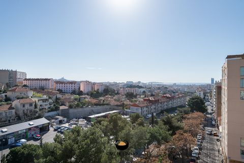 It is in the Saint-Just district that the Café de l'Immo offers you this opportunity.   Located on the 6th floor of a building with elevator, this bright and functional apartment of almost 29m2 is ideally located close to the highways. It offers a co...