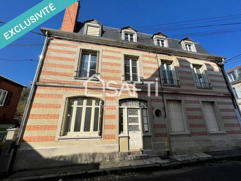 Located in the city center of Ste menehould, dynamic little city of Champagne, I offer this beautiful building 35 minutes from Reims, Châlons en Champagne, Verdun, Vouziers, Bar le duc... All shops and amenities are within walking distance. Free park...