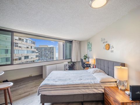 Located in the lively area of Waikiki, this comfortable studio in the Waikiki Marina offers good ocean and harbor views, providing a pleasant backdrop to your living space. The studio comes fully furnished, offering a practical and inviting environme...