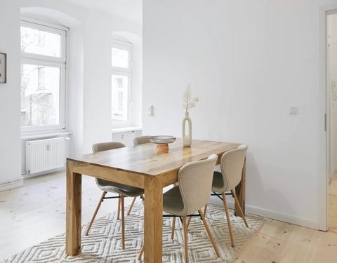 Address: Lucy-Lameck-Strasse 15 Berlin Property description Building A unique neighborhood atmosphere and idyllic parkland – welcome to Lucy-Lameck-Strasse in Berlin-Neukölln! In the old residential building from 1900, a total of 29 residential units...