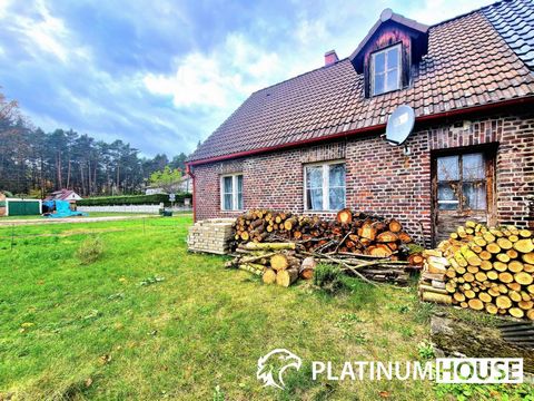 Such an offer is available only in the Platinum House office!! Platinum House Real Estate Office offers for sale a terraced house located in Szklarka Radnicka, Krosno Odrzańskie commune. The property is located on a plot of 0.0329 ha surrounded by gr...