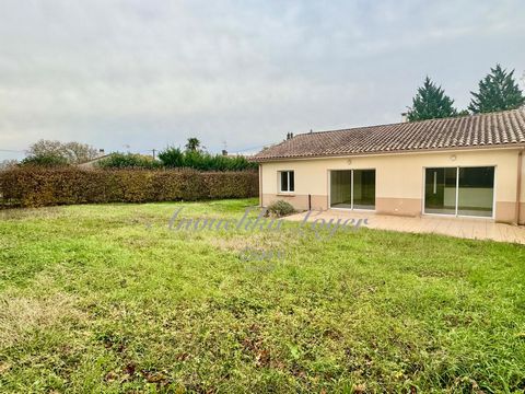 At 35 minutes from Bordeaux and 10 minutes from Créon, discover this charming house nestled in a peaceful setting. It offers a functional space, including a storage closet, a separate toilet with a hand basin, a laundry room, a fitted and equipped ki...