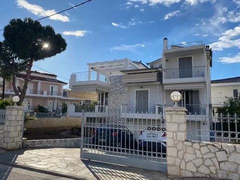 Modern, luxurious house with remaining buildable space. The total surface of the villa is 330 sqm on a plot of 670 sqm. It is developed in 4 levels:The first level that is the basement and works as a separate apartment with kitchen and bathroom, 2 cl...
