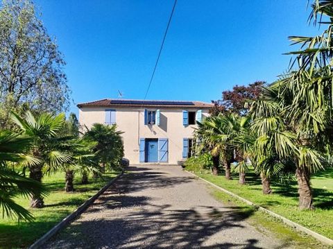 Superb property with house of approx. 250m2 with outbuildings, swimming pool and rental accommodation. Set in a quiet, private environment, on approx.2 hectares of flat, fully fenced grounds planted with trees and flowers. In excellent condition. IDE...