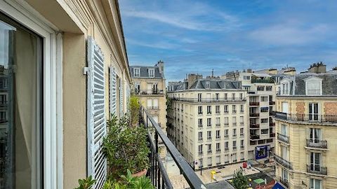 On the 5th and last floor by elevator, in a magnificent Haussmann building, come and visit this magnificent 3 rooms of 82 m². Composed of an entrance with cupboards, a large double living room overlooking a balcony facing east, two bright and quiet r...